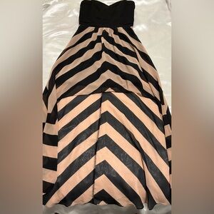Chic Strapless Black and Cream Chevron Dress